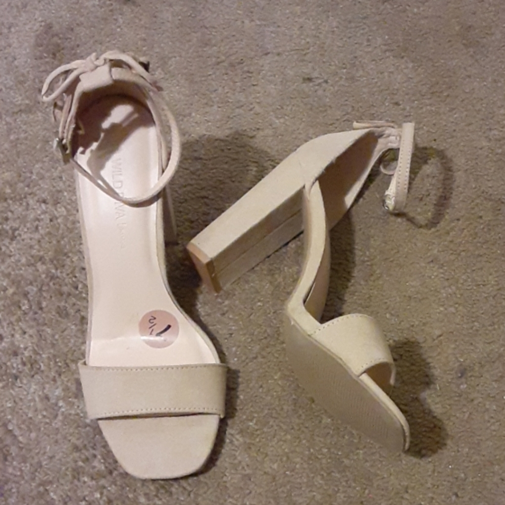 Heels - Picture 4 of 4
